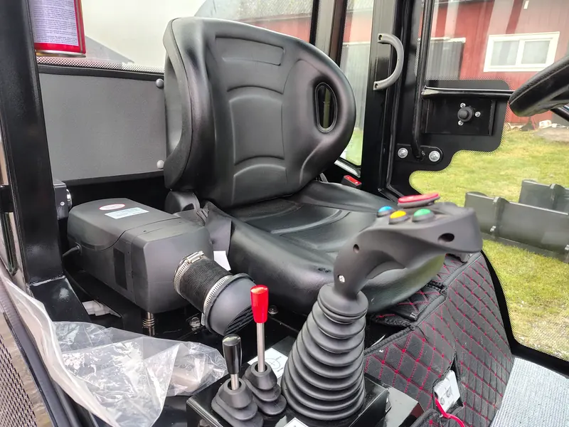 Förarplats och joystick i Gejser EL10