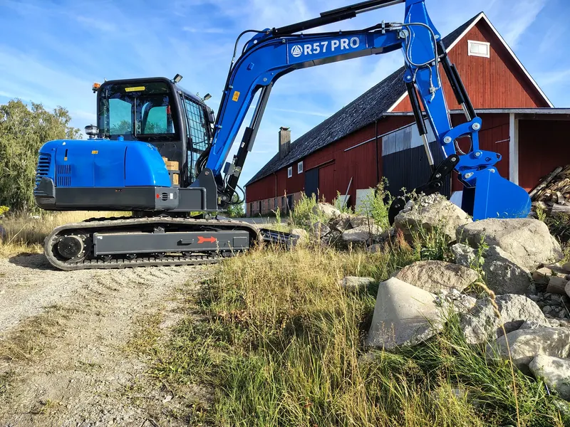 Rippa R57 Pro i markarbete på gården