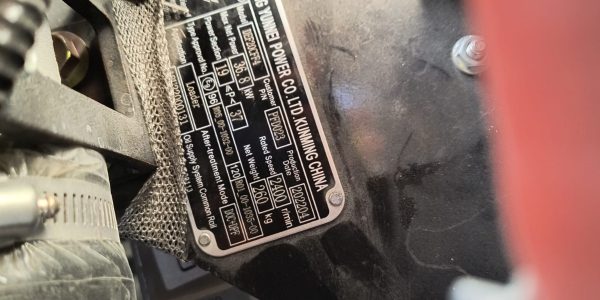 Brickan förklarar vilken motor det är